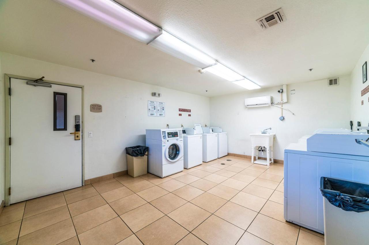 פיניקס Metro Phx Downstairs Studio Sleeps 4 Ada Accessible מראה חיצוני תמונה